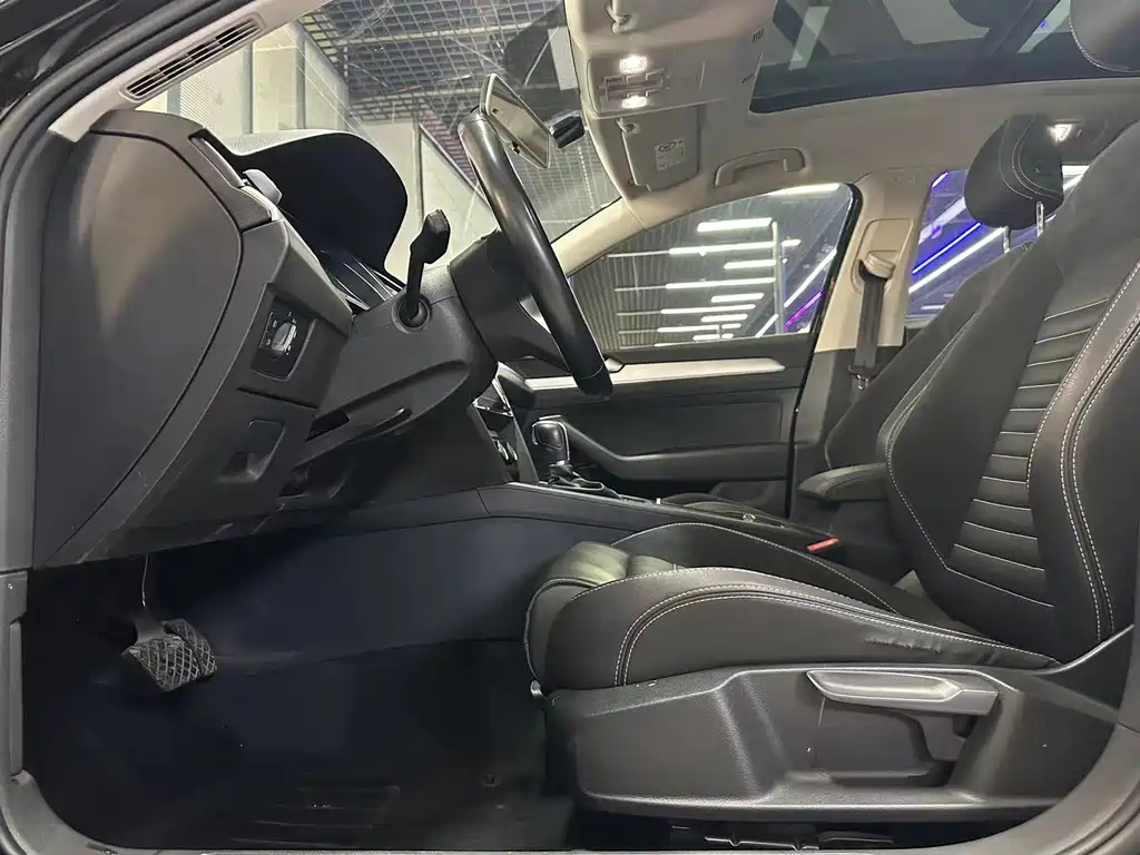 VOLKSWAGEN MAGOTAN 2020