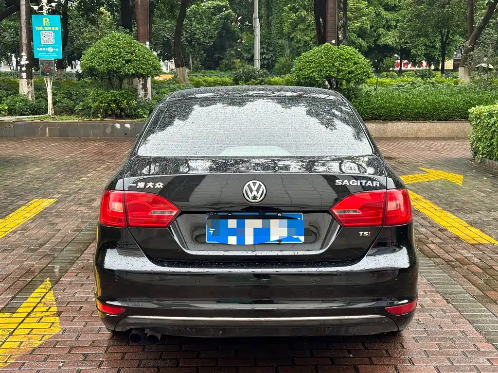 VOLKSWAGEN SAGITAR 2013