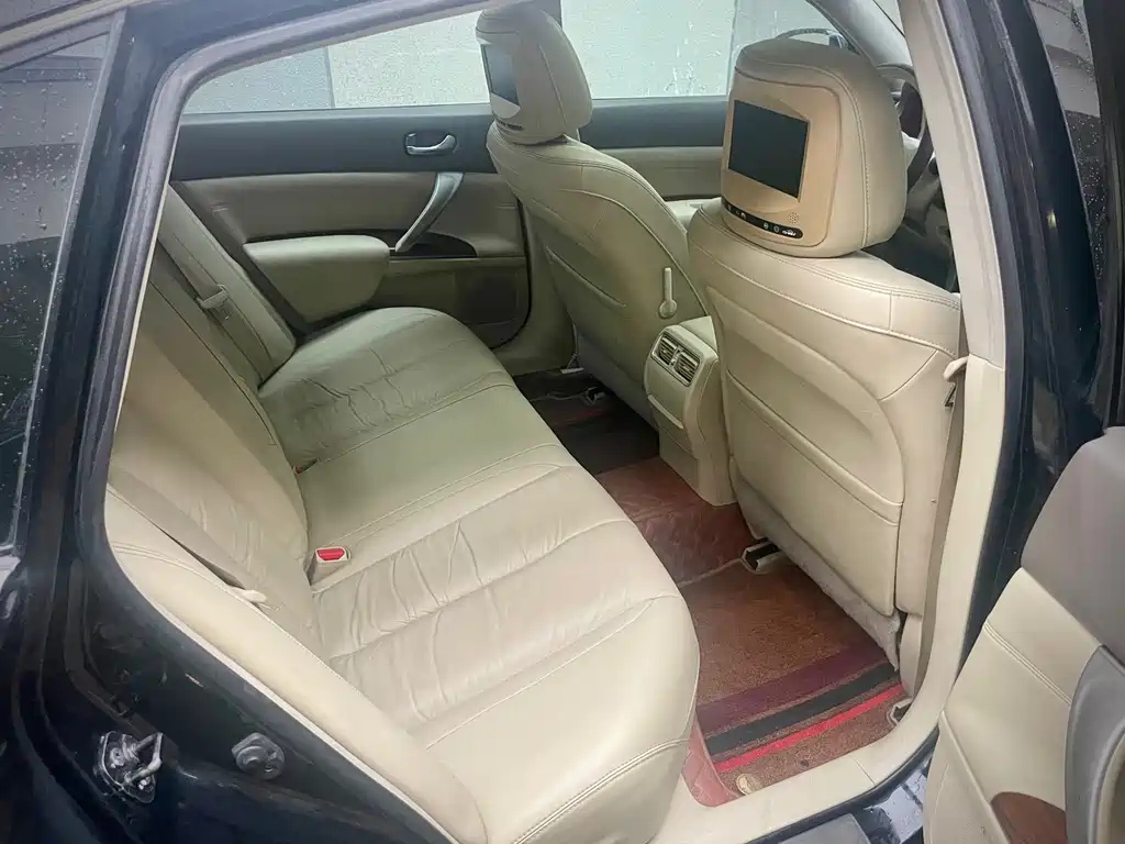 NISSAN TEANA 2010