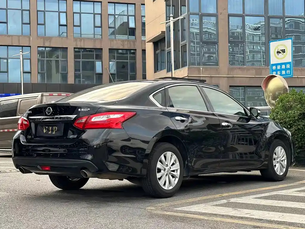 NISSAN TEANA 2018