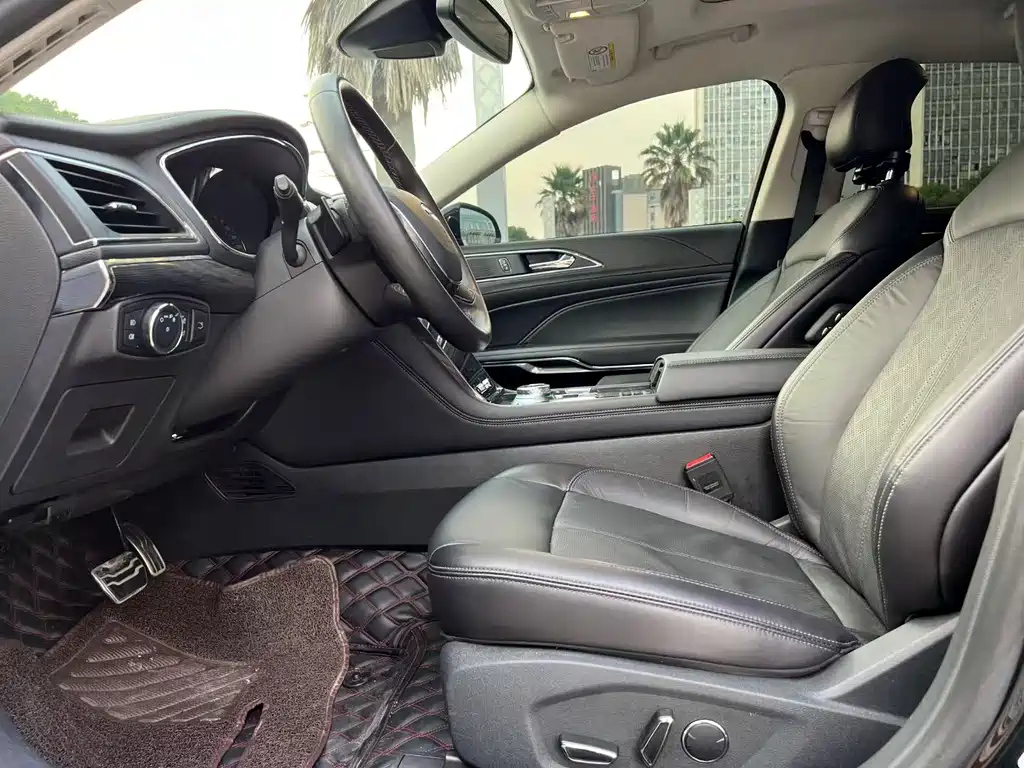 FORD TAURUS 2019