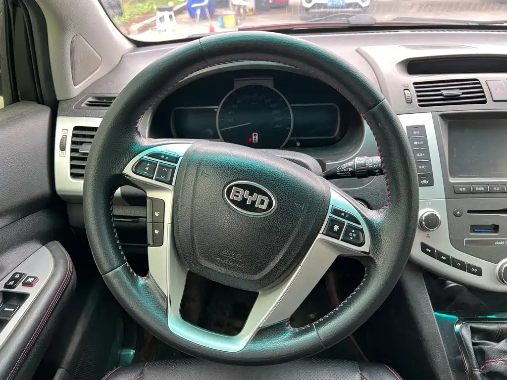 BYD S6 2015