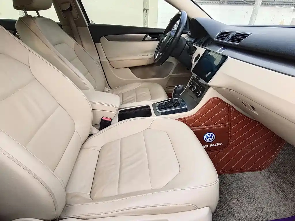 VOLKSWAGEN MAGOTAN 2012