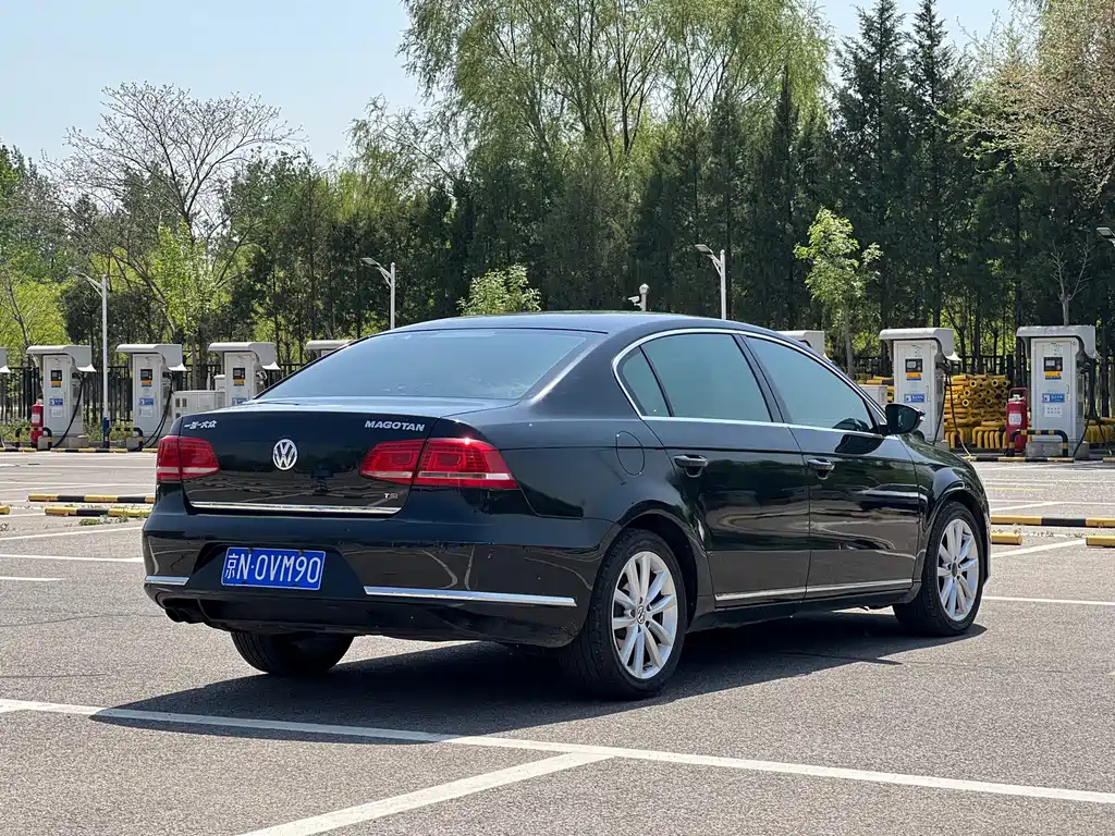 VOLKSWAGEN MAGOTAN 2013