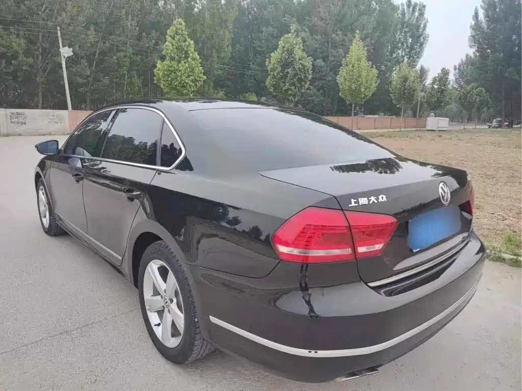 VOLKSWAGEN PASSAT 2015