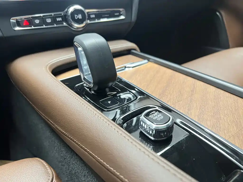 VOLVO S90 2023