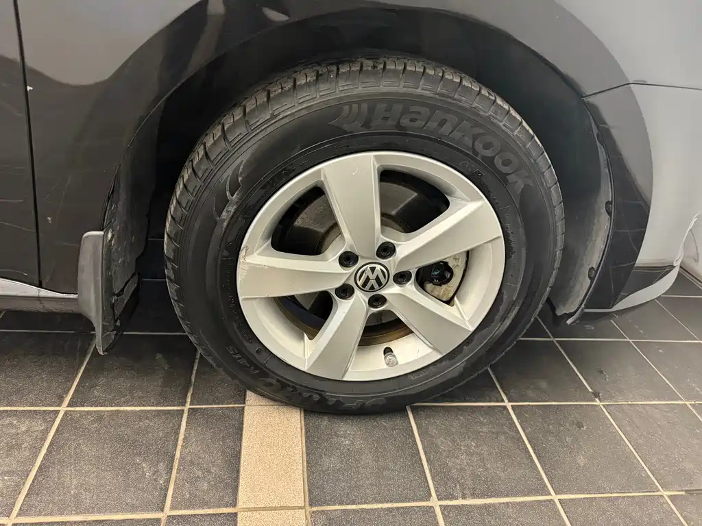VOLKSWAGEN LAVIDA 2015