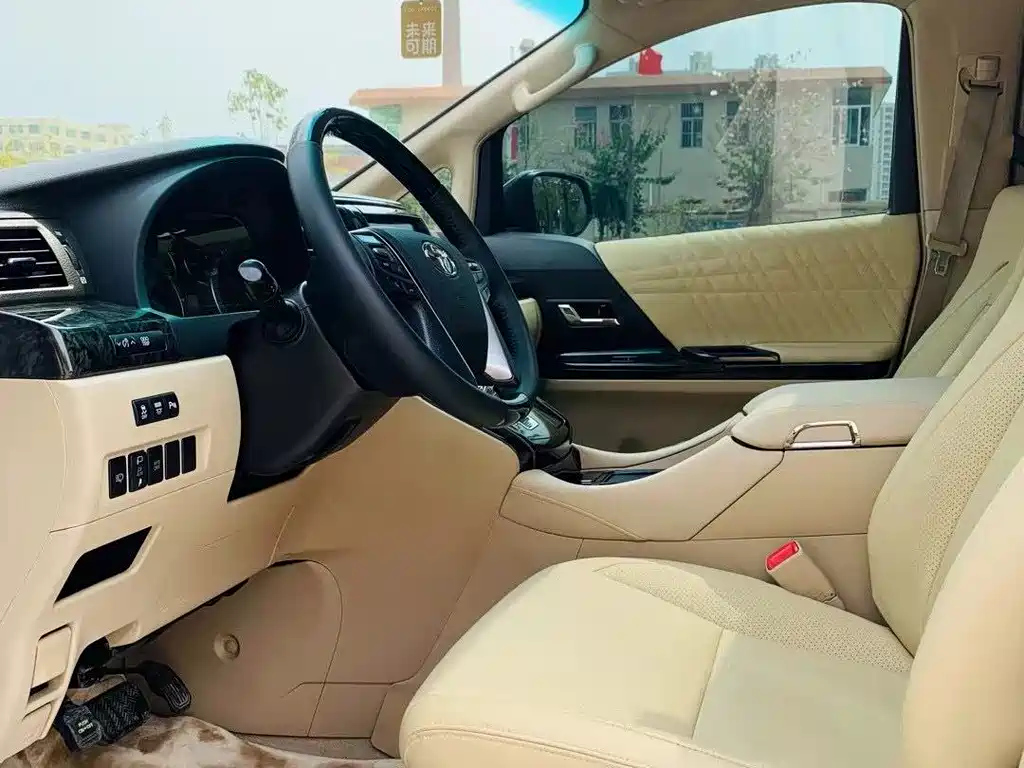 TOYOTA ALPHARD 2012