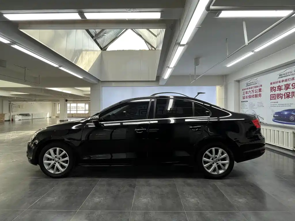 VOLKSWAGEN SAGITAR 2012