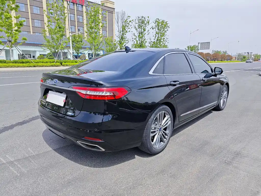 FORD TAURUS 2020