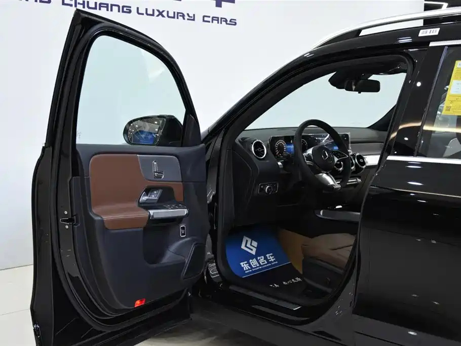 MERCEDES BENZ GLB 2024
