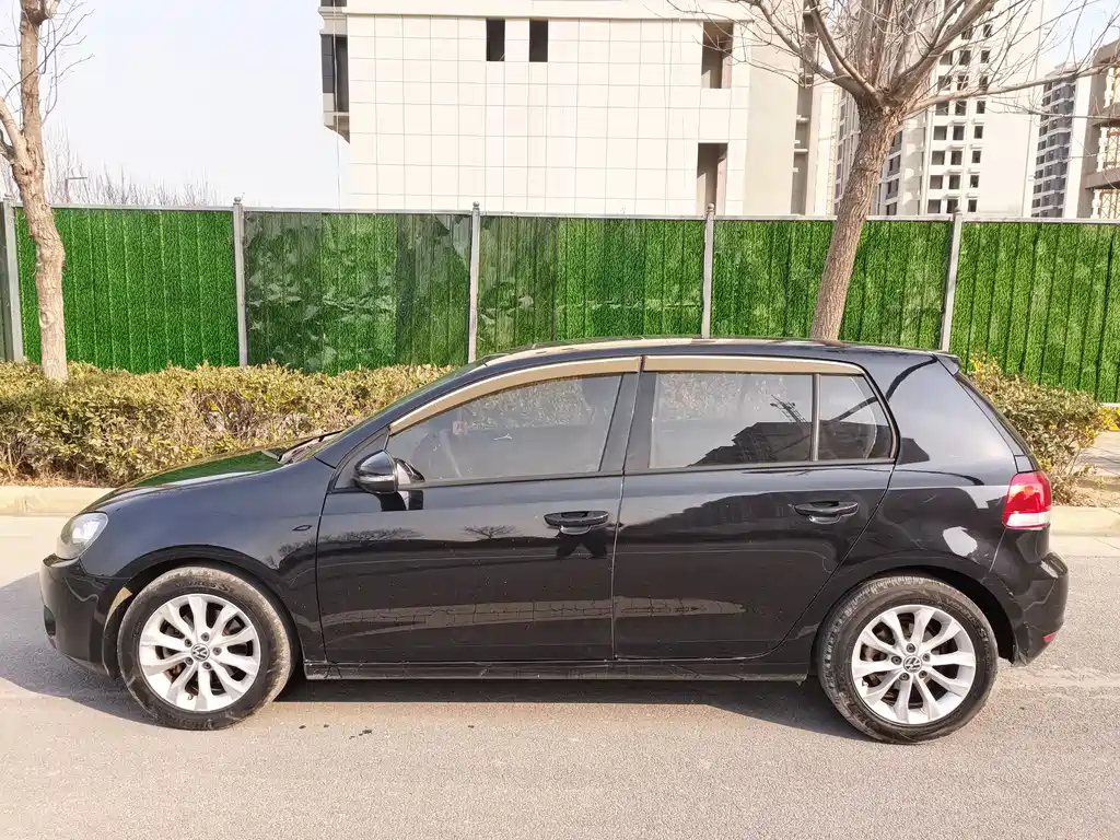 VOLKSWAGEN GOLF 2012