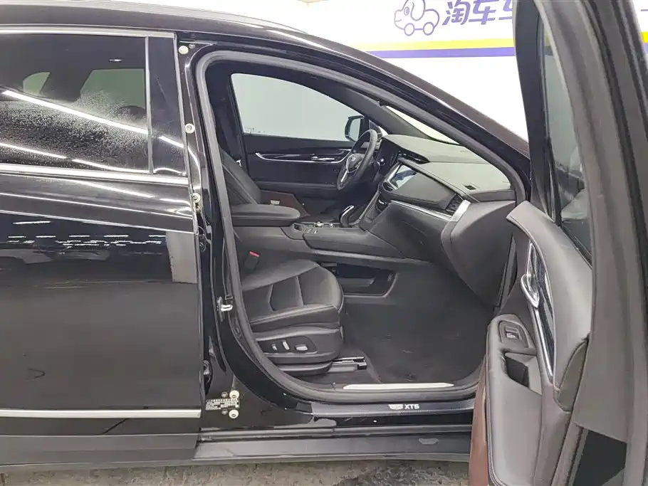 CADILLAC XT5 2021