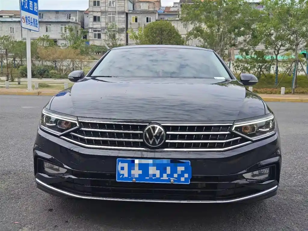 VOLKSWAGEN MAGOTAN 2023
