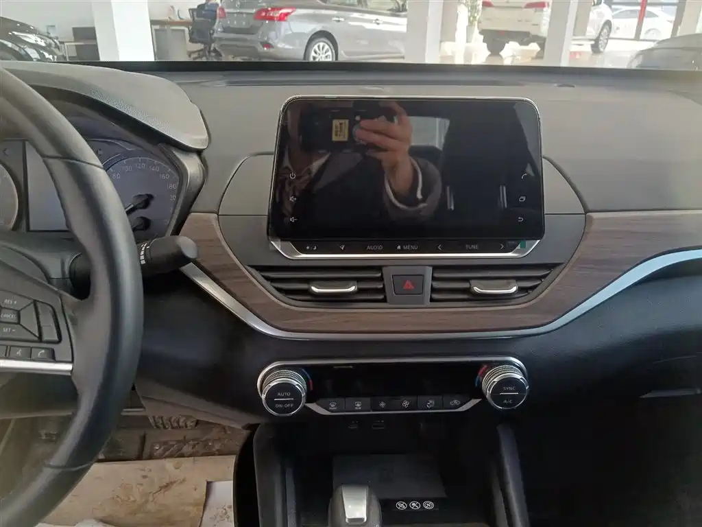 NISSAN TEANA 2022