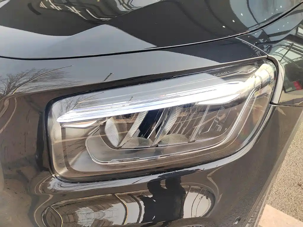 MERCEDES BENZ GLB 2024