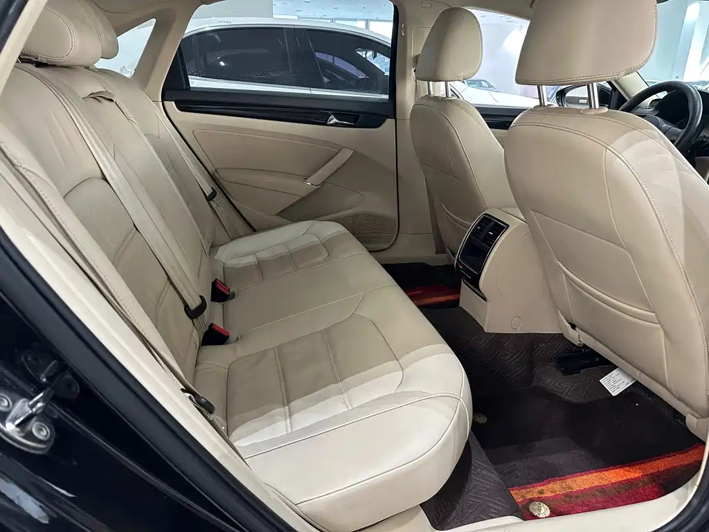 VOLKSWAGEN PASSAT 2015