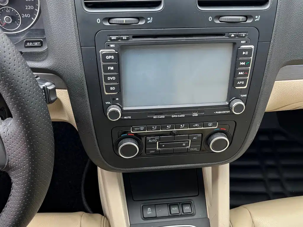 VOLKSWAGEN SAGITAR 2011