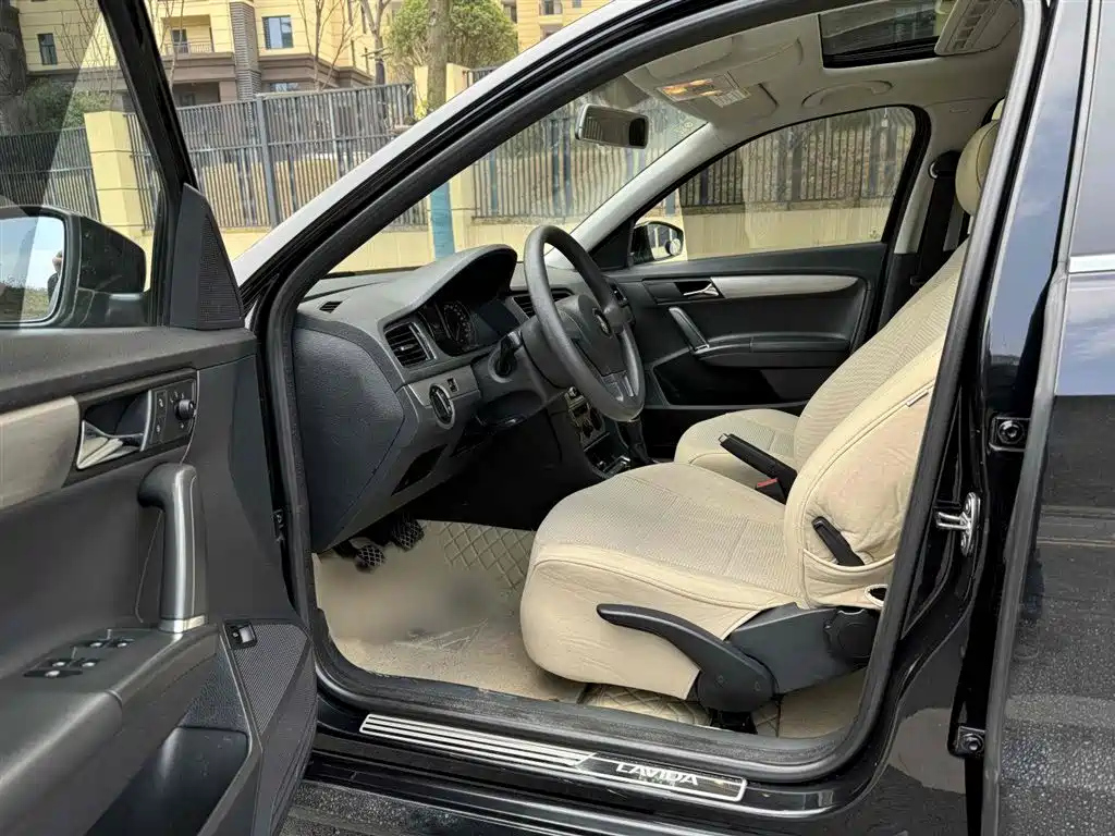 VOLKSWAGEN LAVIDA 2013