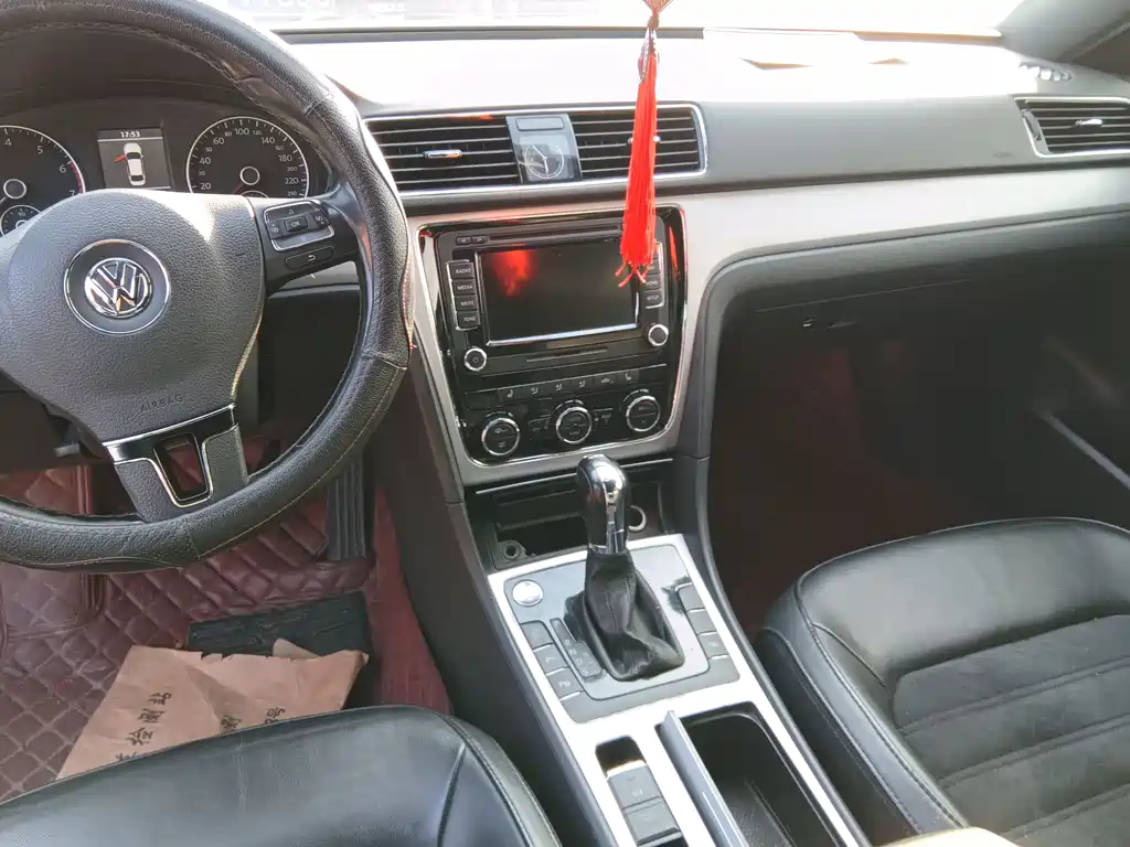 VOLKSWAGEN PASSAT 2013