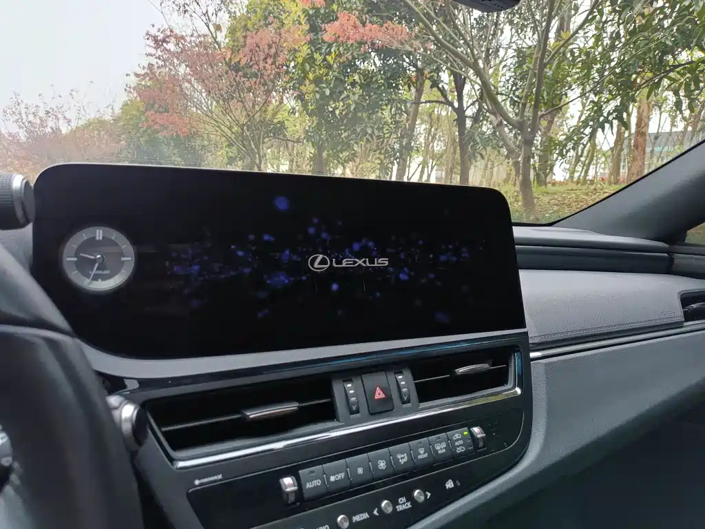 LEXUS ES 2023