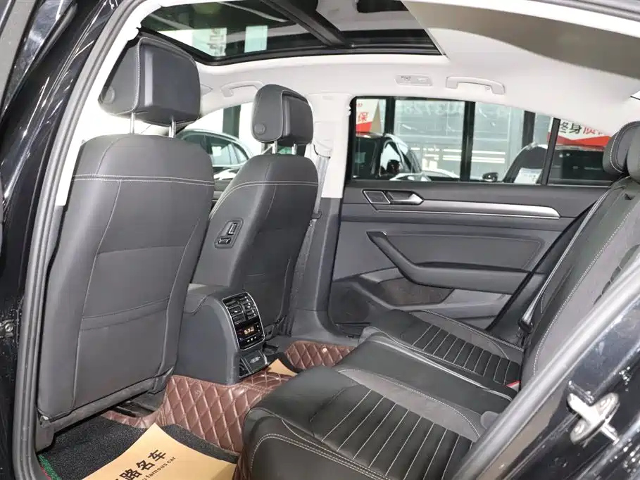VOLKSWAGEN MAGOTAN 2021