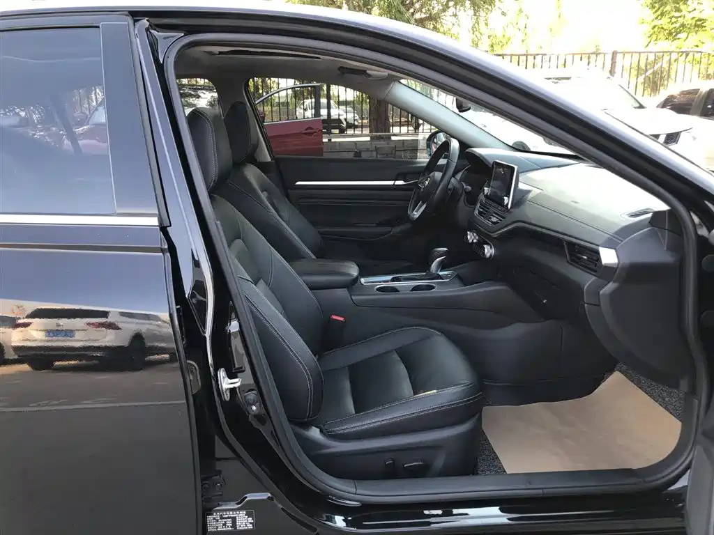 NISSAN TEANA 2020