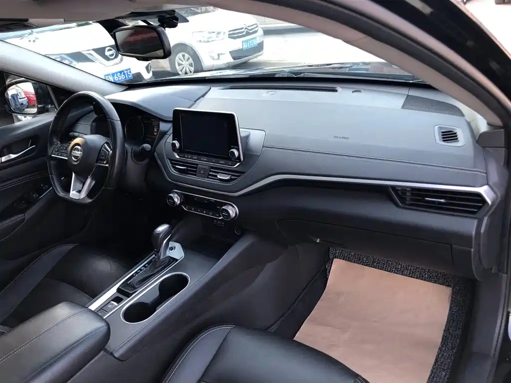 NISSAN TEANA 2020