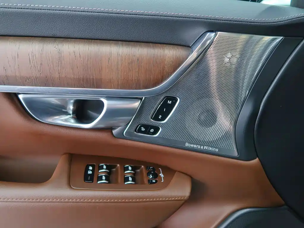 VOLVO S90 2023
