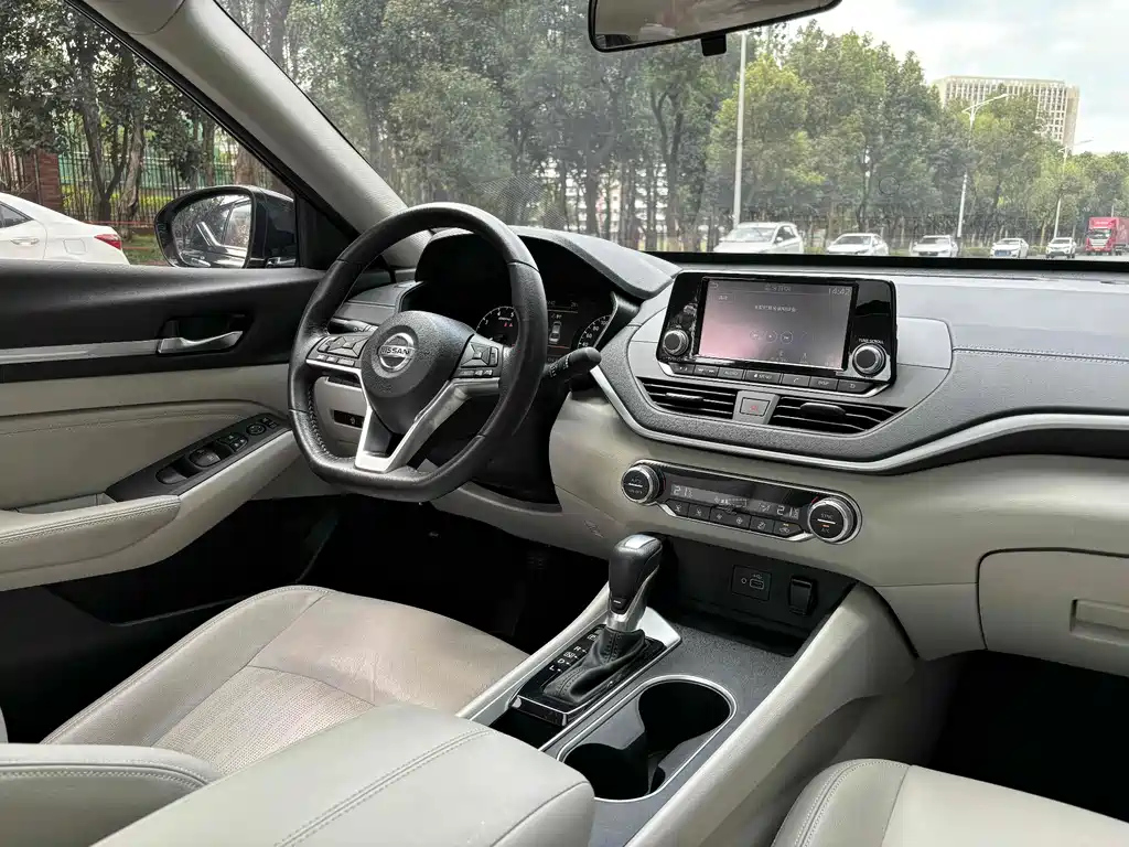 NISSAN TEANA 2019