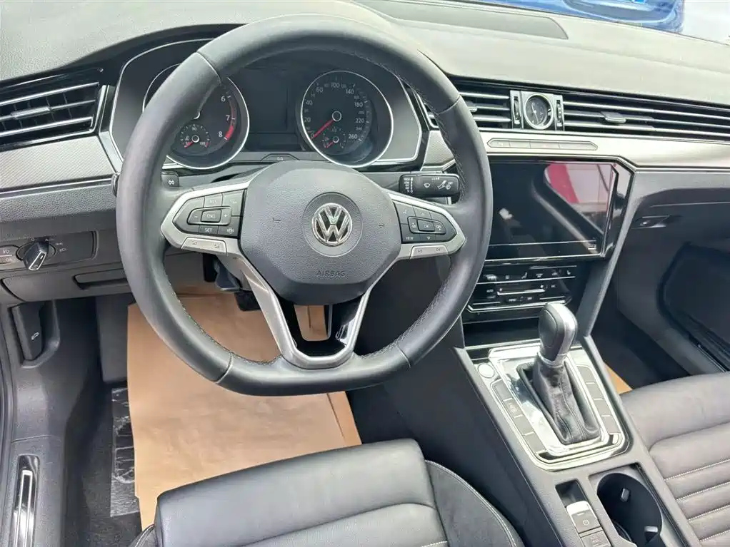 VOLKSWAGEN MAGOTAN 2020