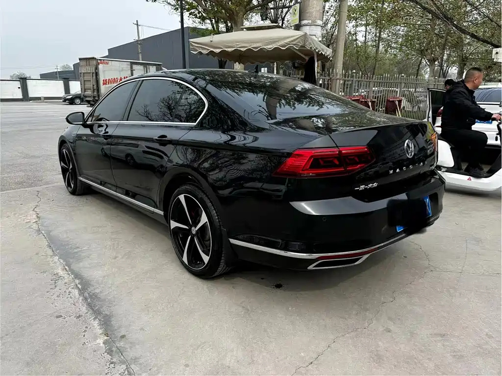 VOLKSWAGEN MAGOTAN 2020