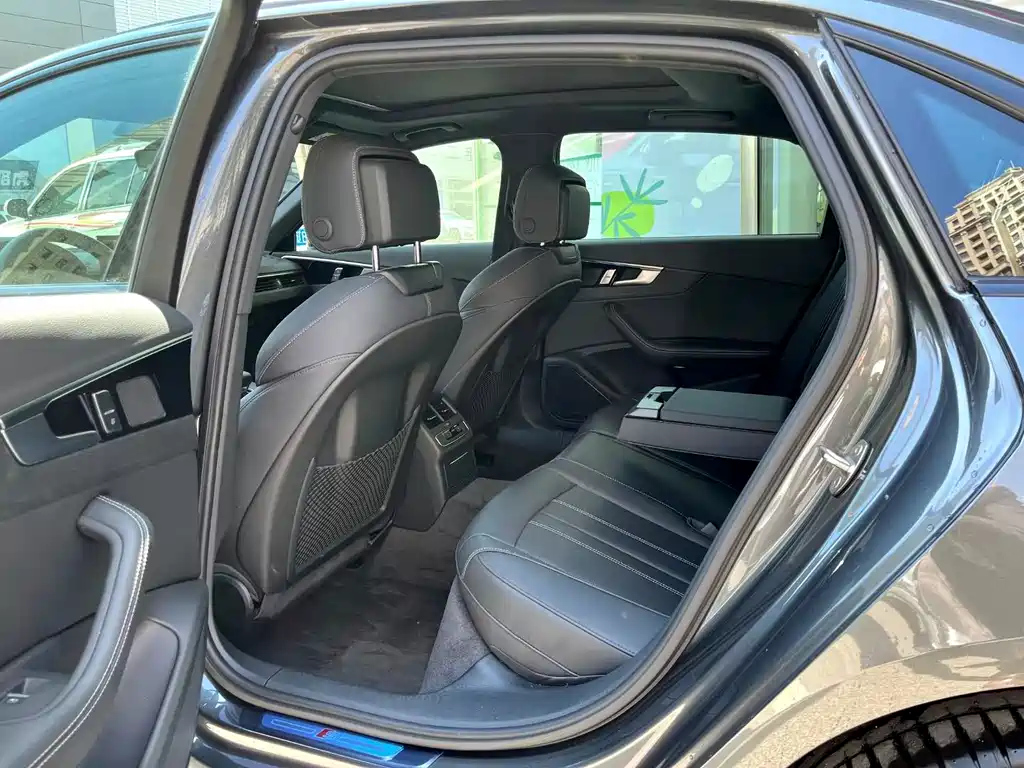 AUDI A4L 2023