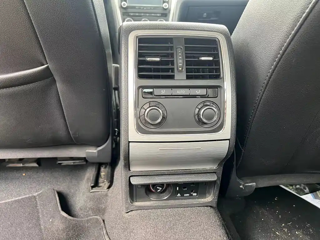 VOLKSWAGEN PASSAT 2014
