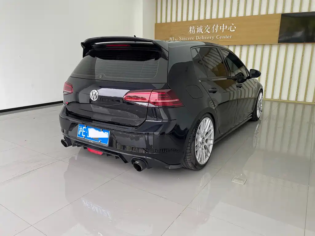 VOLKSWAGEN GOLF 2020