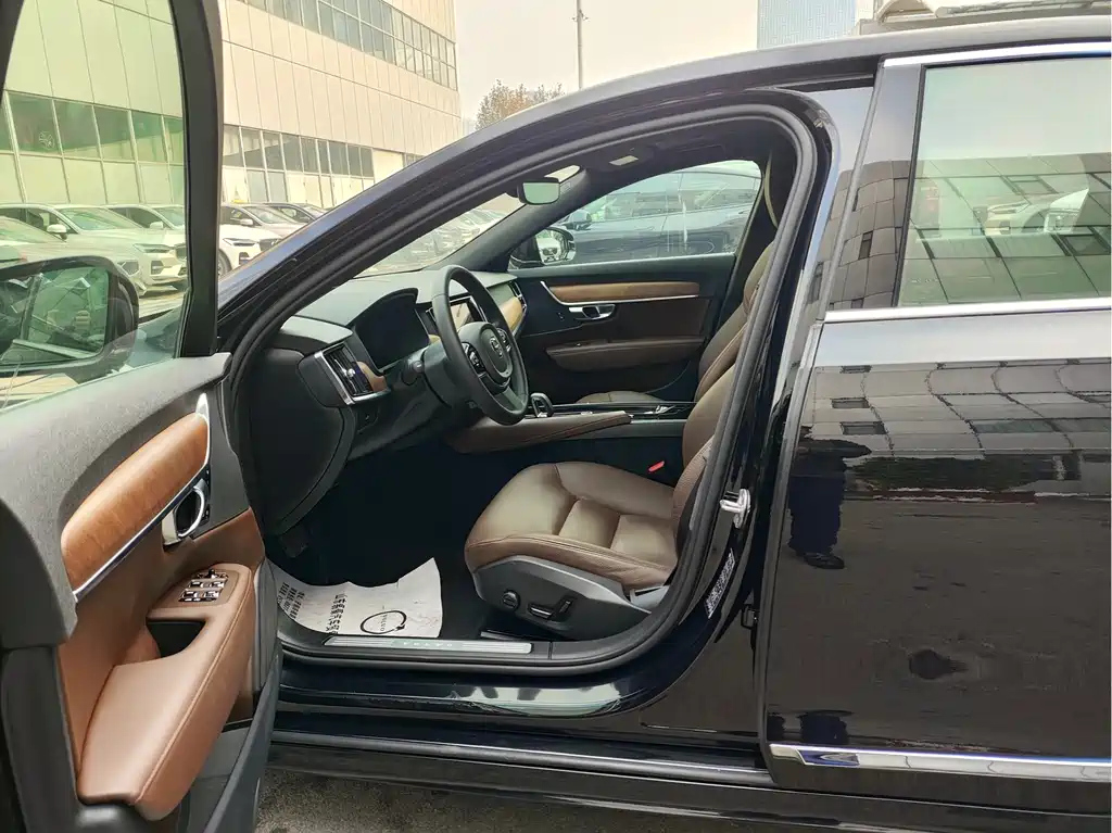 VOLVO S90 2022