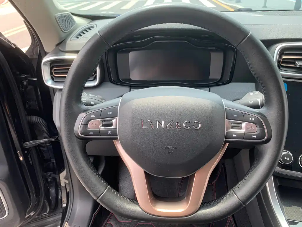 LYNK&CO 01 2018