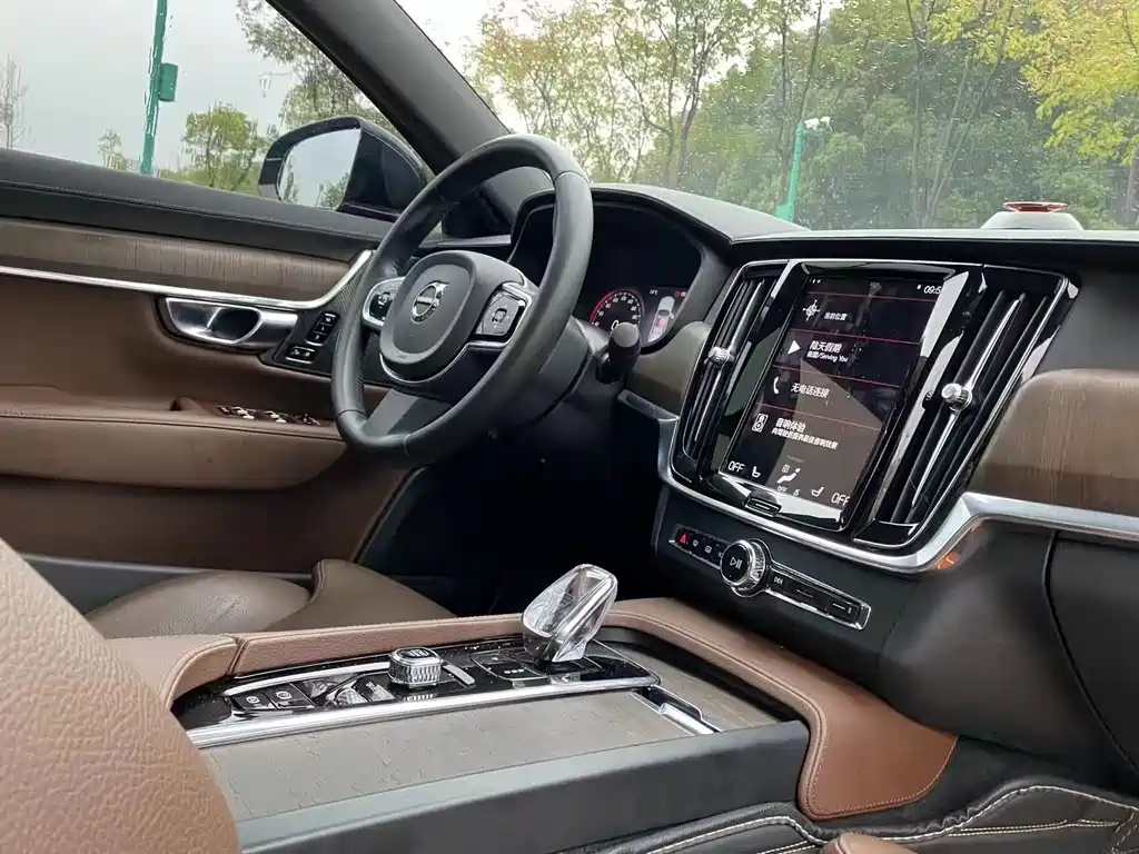 VOLVO S90 2024
