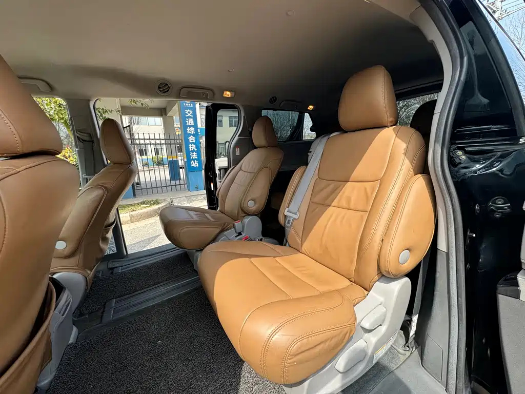 TOYOTA SIENNA 2017