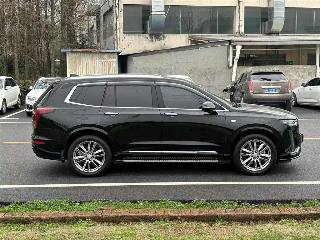 CADILLAC XT6 2022