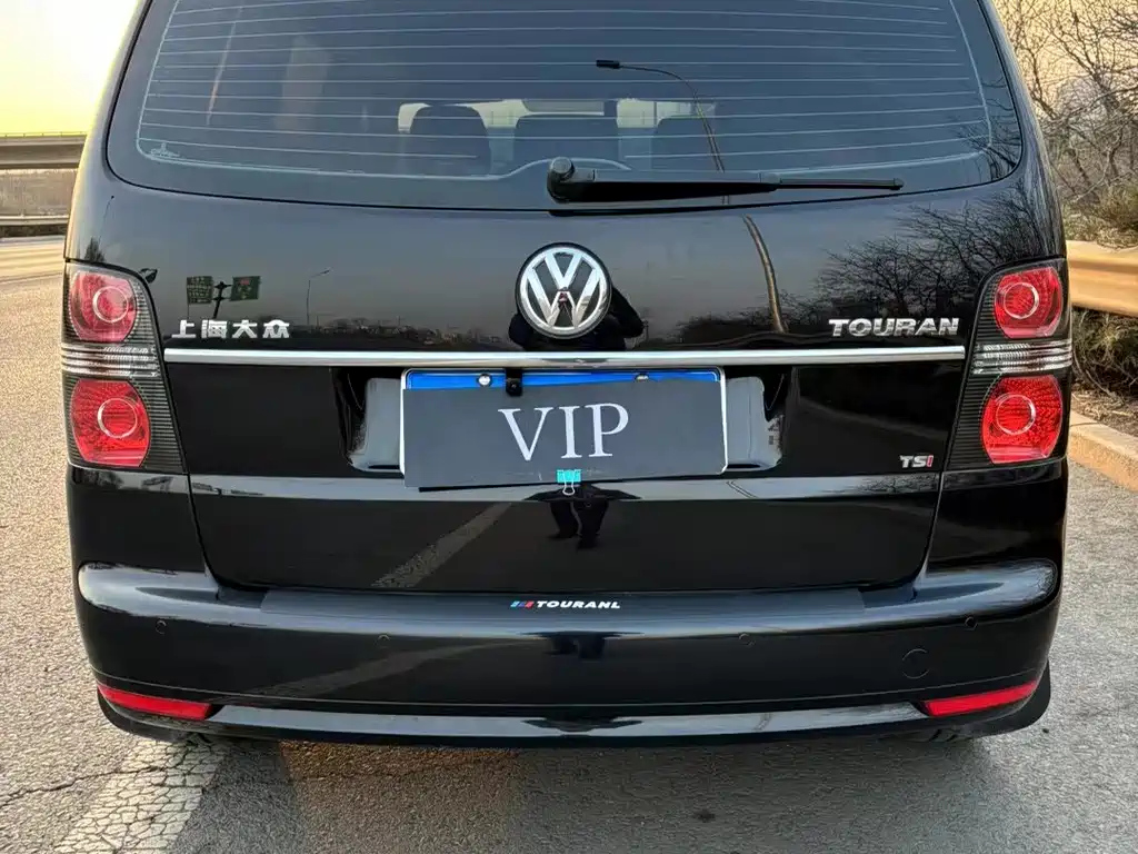 VOLKSWAGEN TOURAN 2014