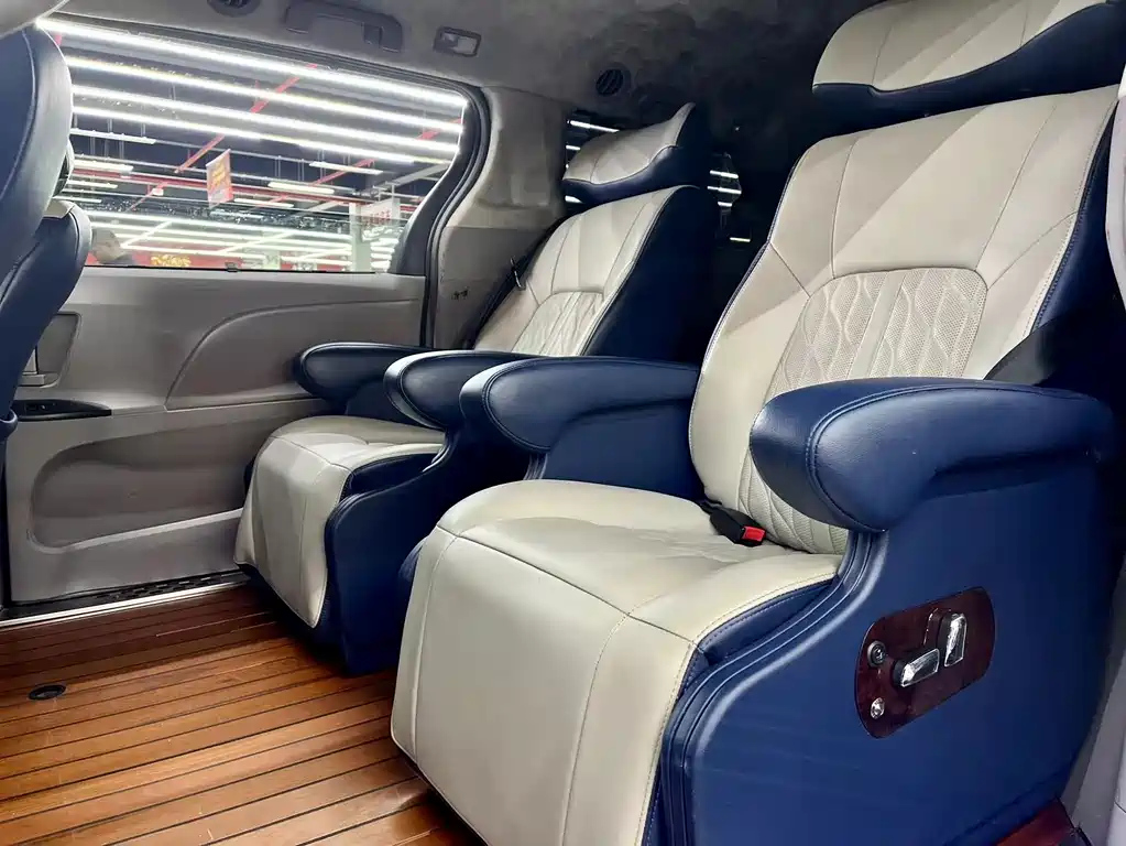 TOYOTA SIENNA 2017