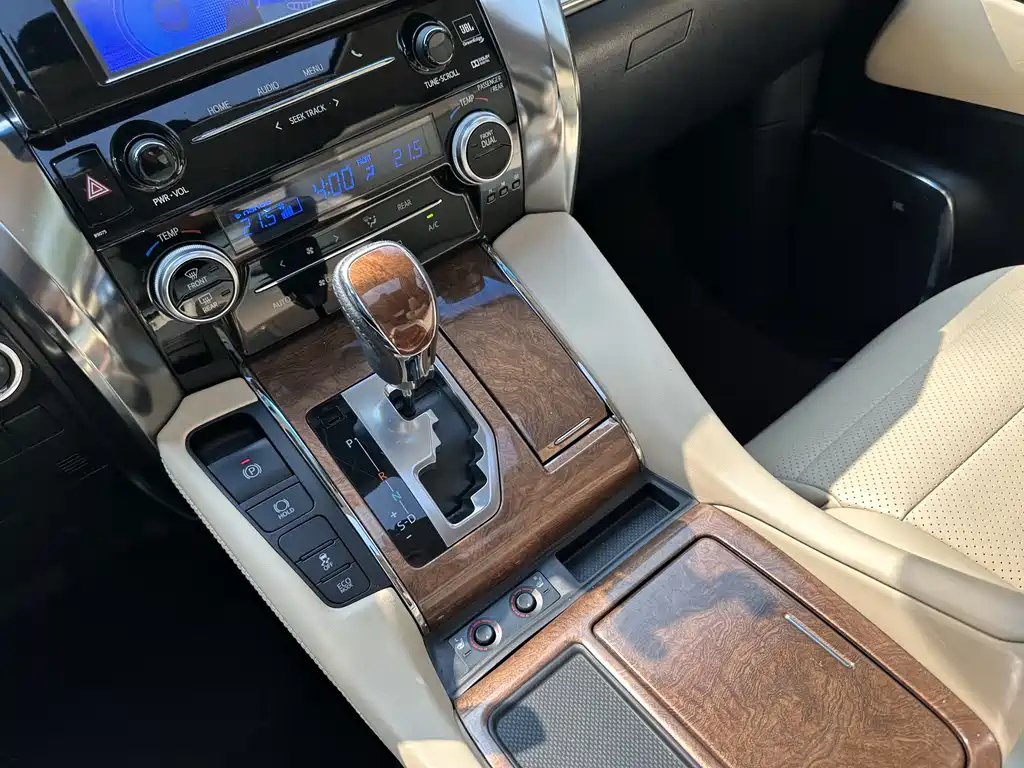 TOYOTA ALPHARD 2016