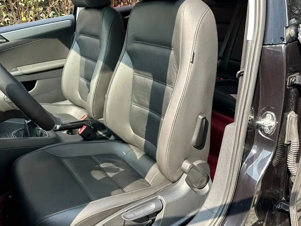 VOLKSWAGEN SAGITAR 2014