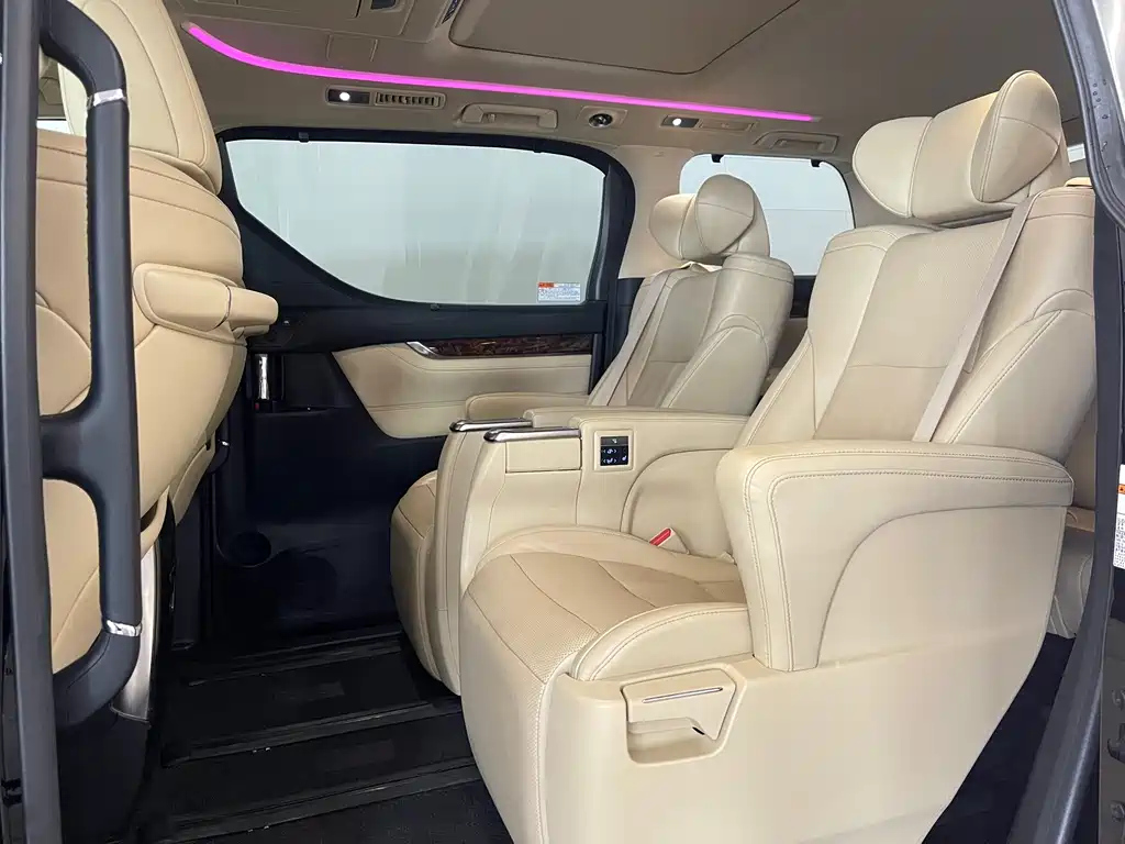 TOYOTA ALPHARD 2018