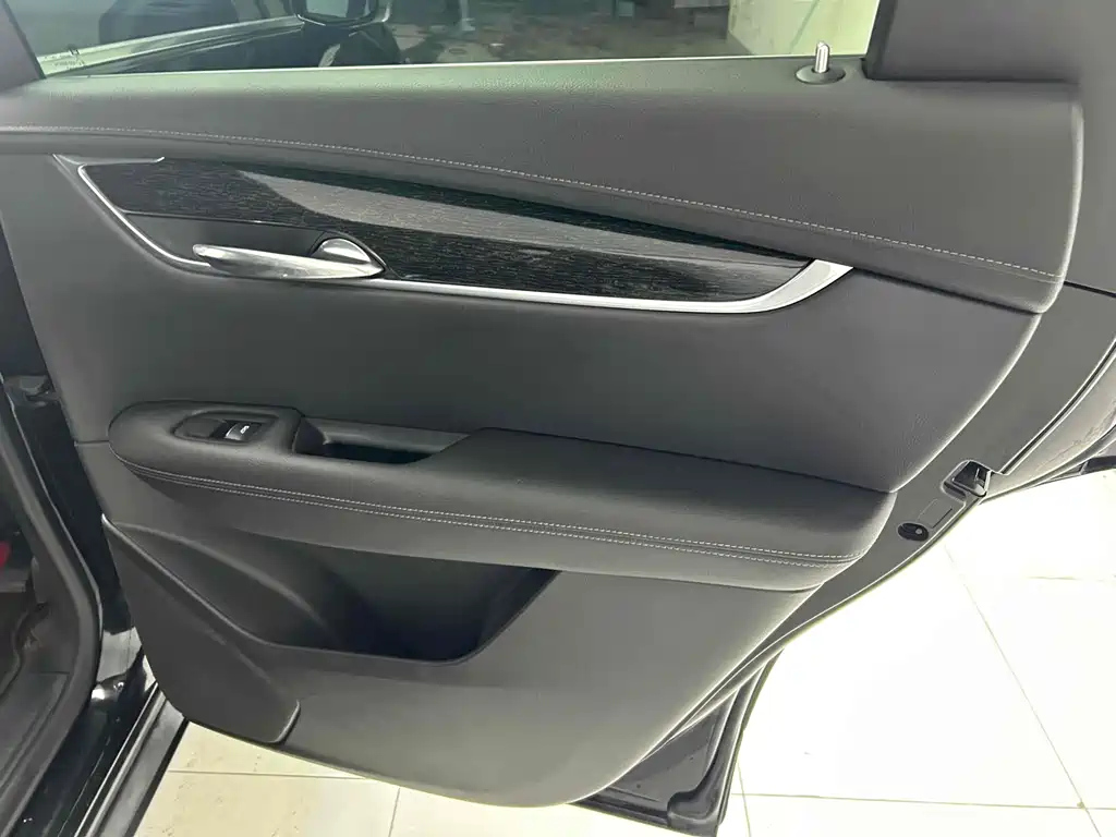 CADILLAC XT5 2021