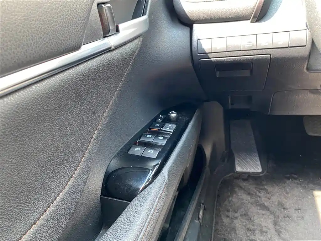 TOYOTA CAMRY 2020