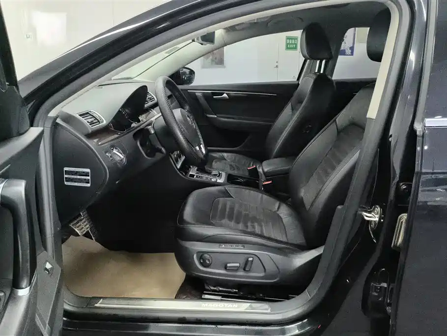VOLKSWAGEN MAGOTAN 2015