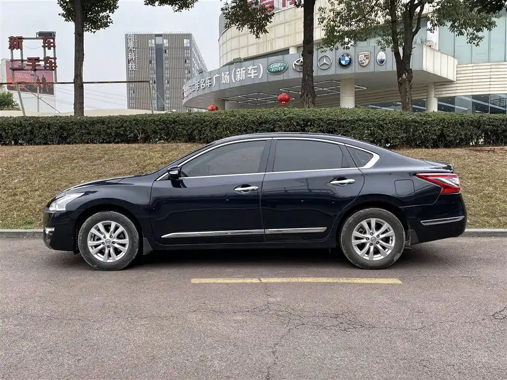 NISSAN TEANA 2015