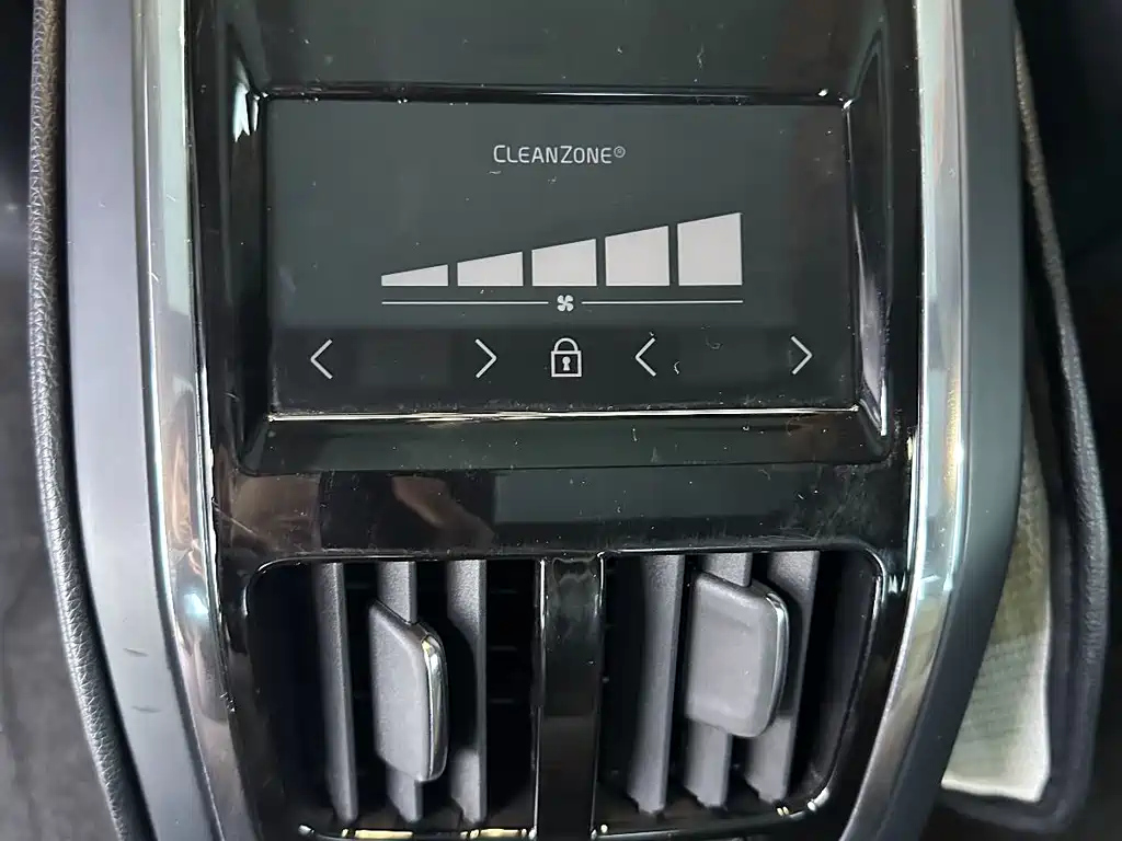VOLVO S90 2023